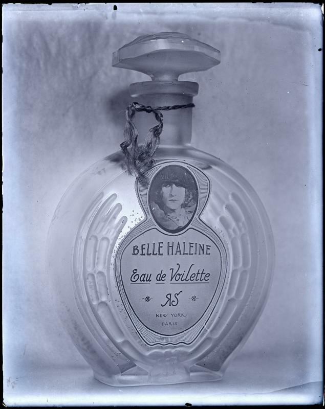 Man Ray (Emmanuel Radnitzky, dit), Bouteille Belle Haleine : Eau de Voilette de Marcel Duchamp 1921 