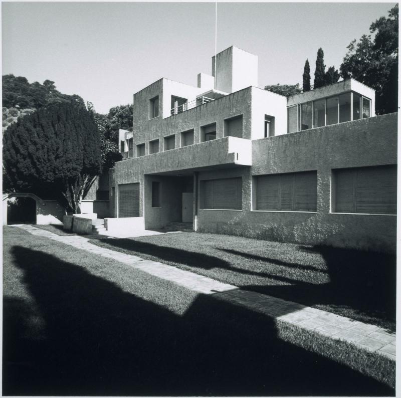 Jacqueline Salmon, La Villa Noailles au soleil levant 1996 