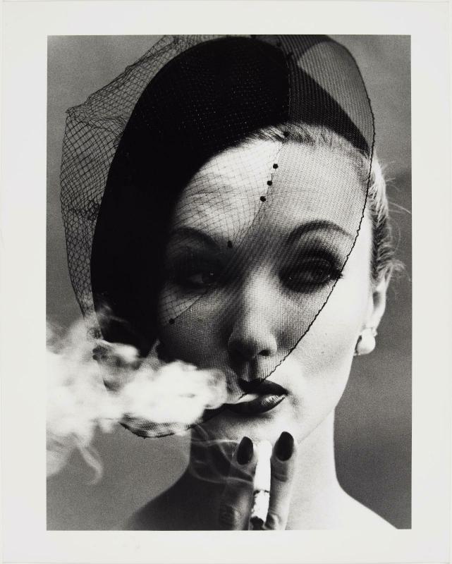 William Klein, Evelyne, fumée + voile, Paris Evelyne + gauloise, paris, 1958 © William Klein © Centre Pompidou, Mnam-Cci /Dist. Rmn-Gp