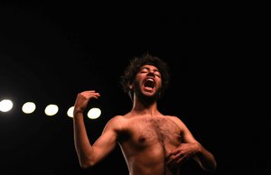 Sorour Darabi interprétant « Savušun »