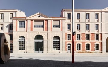 Galerie nationale du design, Saint-Étienne : Vue de la façade d'entrée