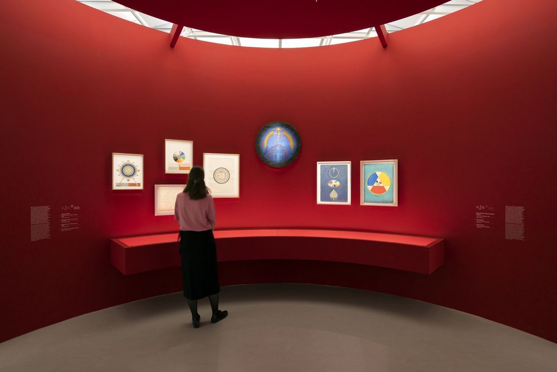 Vue de l'exposition "Hilma af Klint" : essais sur la couleur