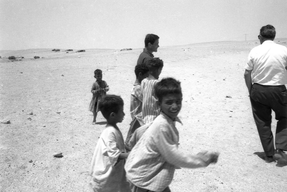 Pier Paolo Pasolini et Angelo Novi en 1963, « Repérages en Palestine pour le film "L'Évangile selon Saint-Matthieu" » (1964)
