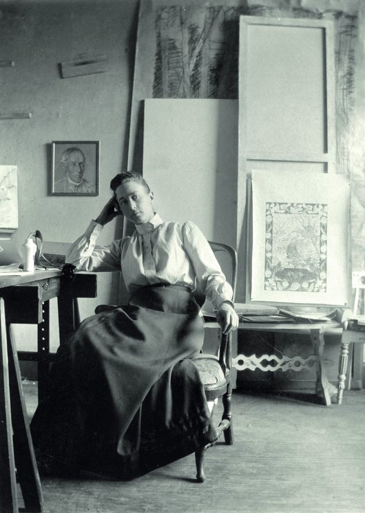Hilma af Klint dans son atelier - portrait