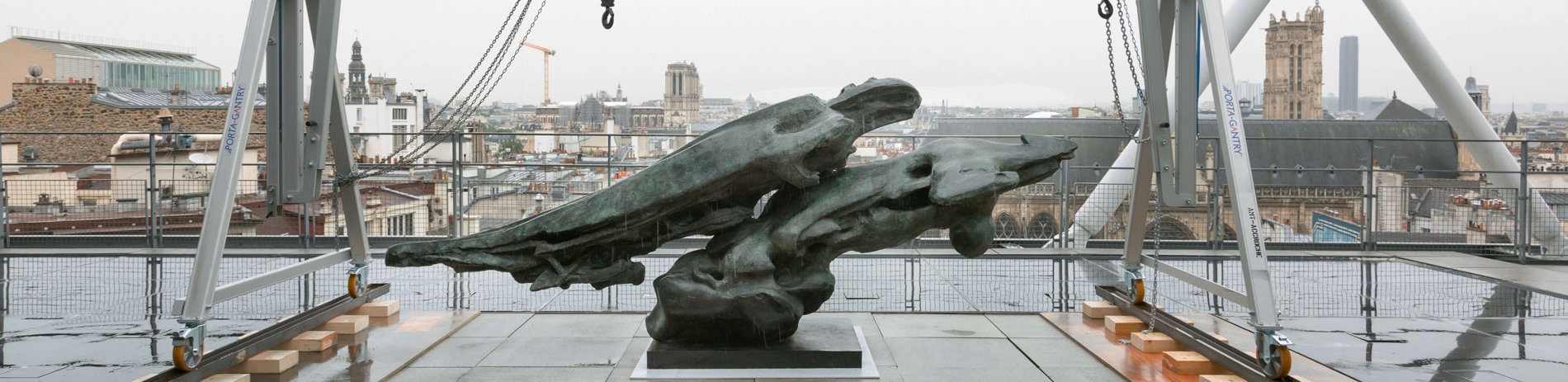 "La Chevauchée nocturne", Jacques Zwoboda, terrasse sud du Centre Pompidou © Hervé Véronèse 