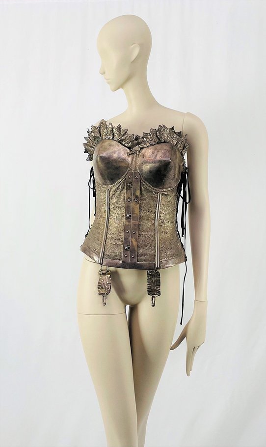 Corset métal et dentelle plongé dans un bain d’argent  Prêt-à-porter Femme automne-hiver 1987-88  "Forbidden Gaultier"