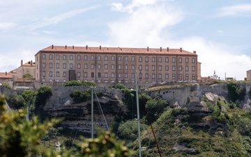 De Renava, Bonifacio : caserne Montlaur : vue de la façade