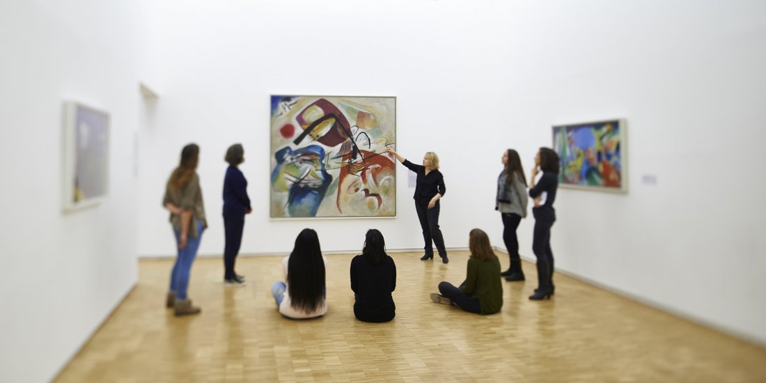 Visite au Centre Pompidou - portrait de groupe dans le Musée