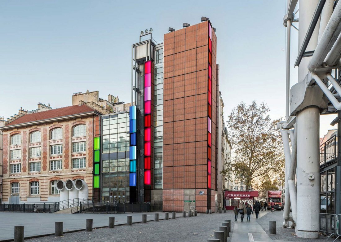AROTIN & SERGHEI, « Infinite Light Columns / Constellations of The Future 1-4 », 2021 Vue de l'installation sur la façade de l'Ircam © Arotin & Serghei