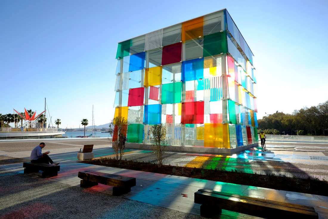 Le Centre Pompidou Málaga exposant le travail in situ de Daniel Buren, « Incubé », mars 2015
