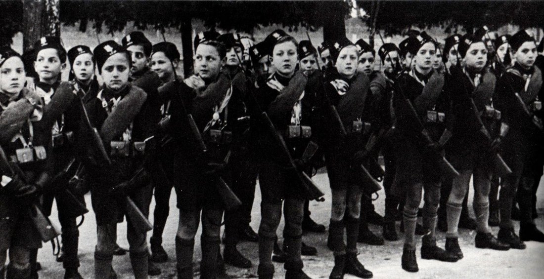 « Aux armes,c'est nous les fascistes » de Cecilia Mangini, Lino Del Fra, et Lino Miccichè, 1962 - screenshot