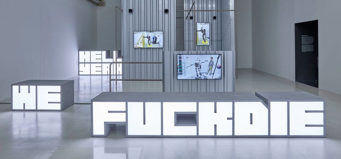 Hito Steyerl, « Hell Yeah We Fuck Die », 2016 - vue de l'installation