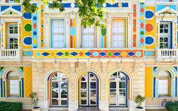 Hôtel des arts, Toulon Provence Méditerranée : vue de la façade peinte