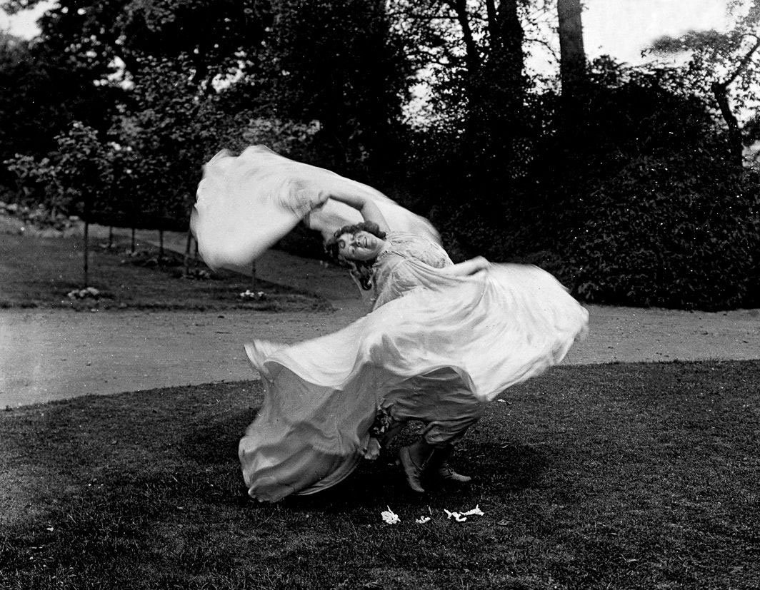 La « Danse serpentine » de Loïe Fuller, S.J. Beckett, vers 1900
