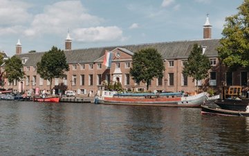 H'ART, Amsterdam : vue depuis le canal Amstel