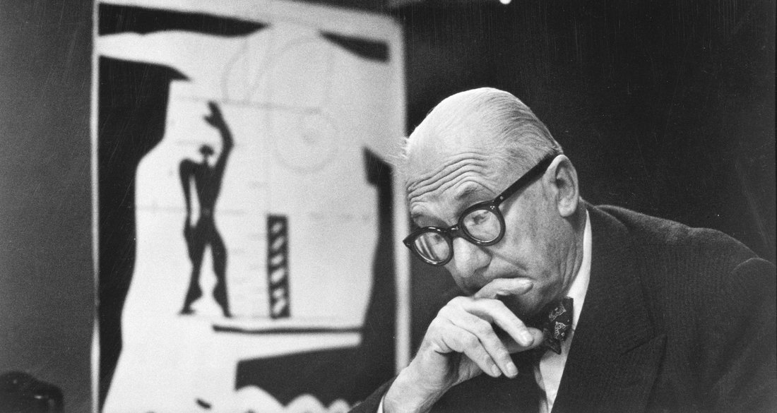 René Burri, « Le Corbusier dans son atelier rue de Sèvres à Paris », 1959