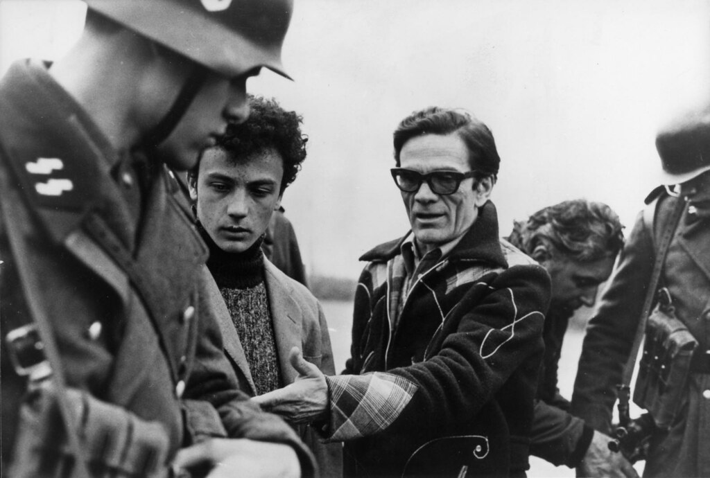 Pier Paolo Pasolini pendant le tournage de "Salò"