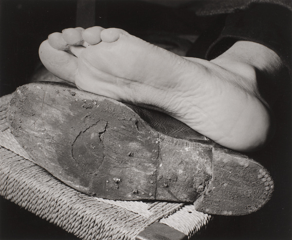 Jacques-André Boiffard, « Chaussure et pied nu », vers 1929 © Mme Denise Boiffard, photo © Centre Pompidou, MNAM-CCI/Philippe Migeat/Dist. RMN-GP