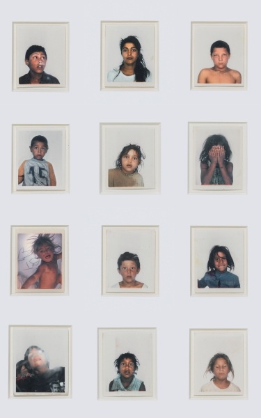 Exposition "Vies minuscules", CMN x Centre Pompidou : affiche : série de portraits d'enfants roms, par Mathieu Pernot