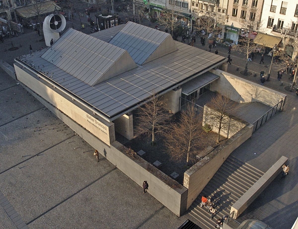 Vue de l'extérieur de l’Atelier reconstitué par Renzo Piano en 1997