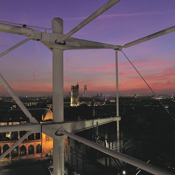Vue sur Paris la nuit depuis le Centre Pompidou