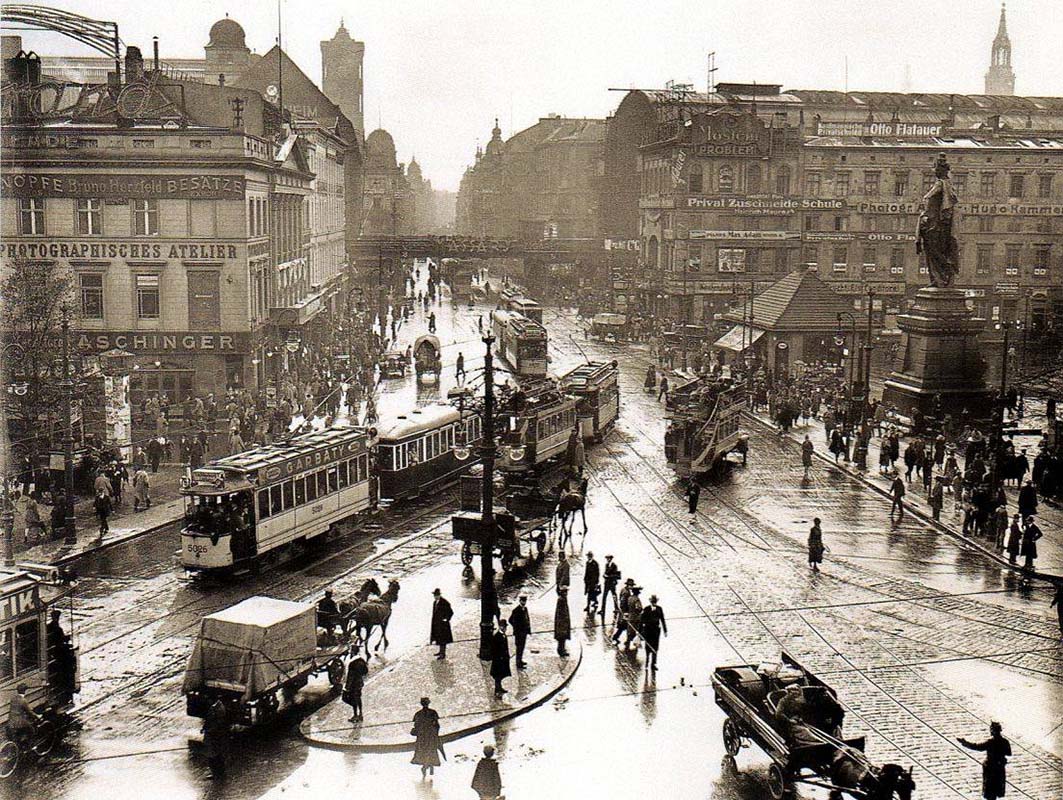 La Berlin Alexanderplatz, Berlin, vers 1923