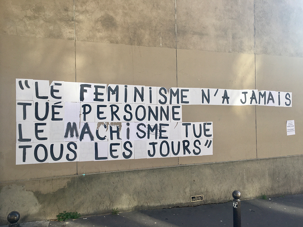 Collage contre les violences faites aux femmes dans les rues de Paris, Photo © Julie Védie