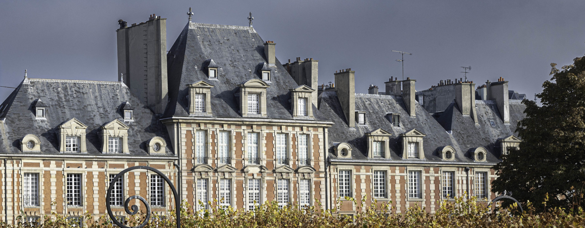 Académie d'architecture, Paris : façade sur la place des Vosges