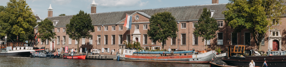 H'ART Museum, Amsterdam : vue de la façade depuis l'Amstel