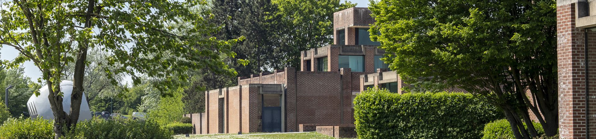 LaM, Lille : Détail de la façade sur le jardin