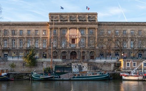 Monnaie de Paris : vue de la façade depuis la Seine
