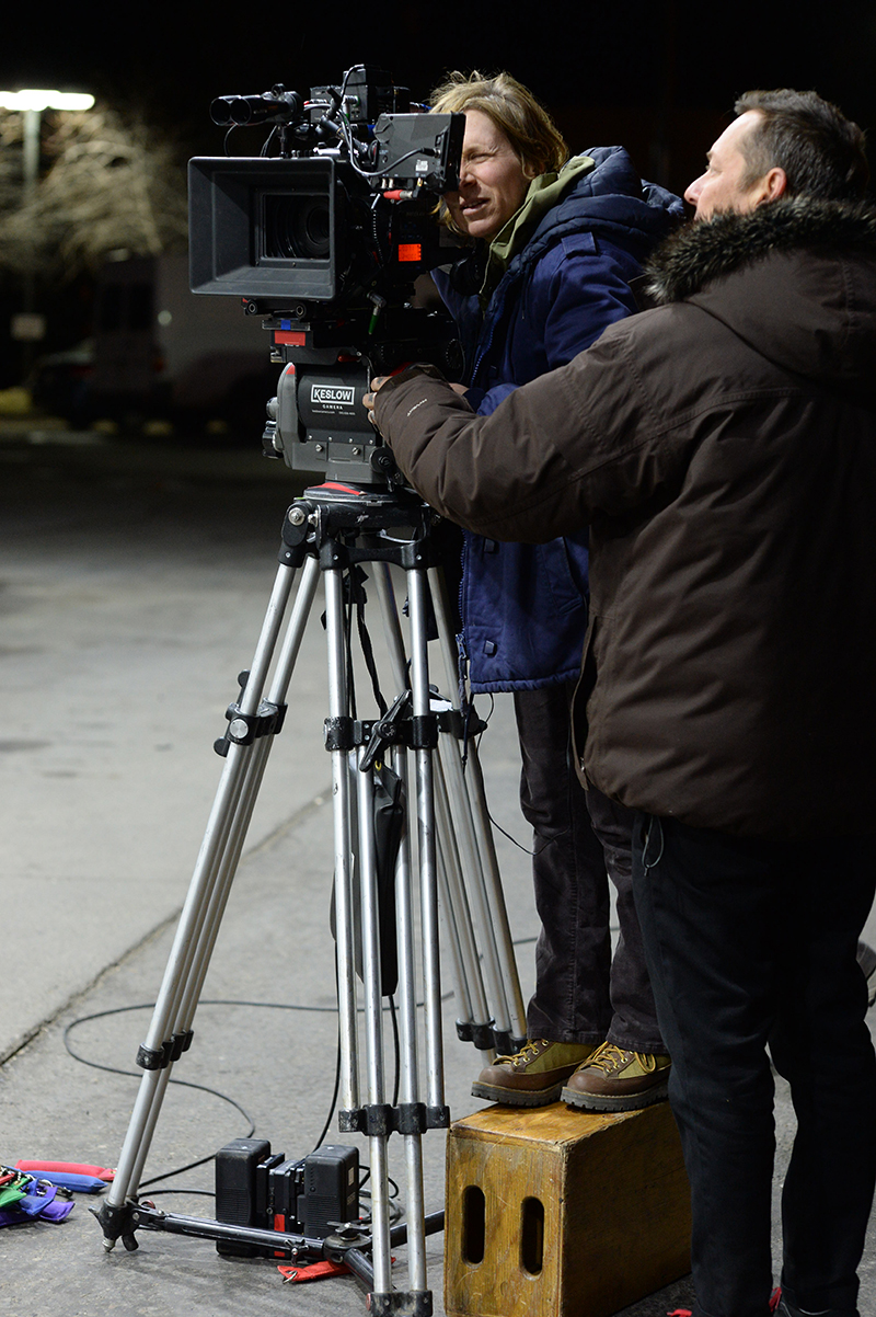 Kelly Reichardt sur le tournage de « Certaines femmes », 2017, photo Jojo Whilden