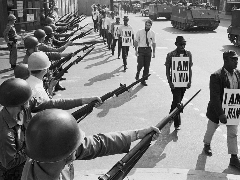 La Garde nationale dans Beale Street, Memphis, Tennessee, pendant la grève des éboueurs, 29 mars 1968
