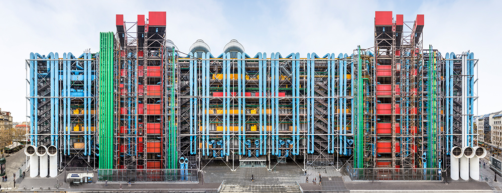 La façade du Centre Pompidou, emblématique de l'esprit du bâtiment, saisie depuis la rue du Renard, pour la première fois dans son intégralité Photo © Sergio Grazia