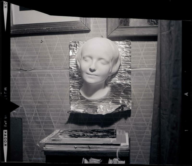 L Inconnue De La Seine Man Ray Le masque de l'inconnue de la Seine, illustration pour Aurélien de