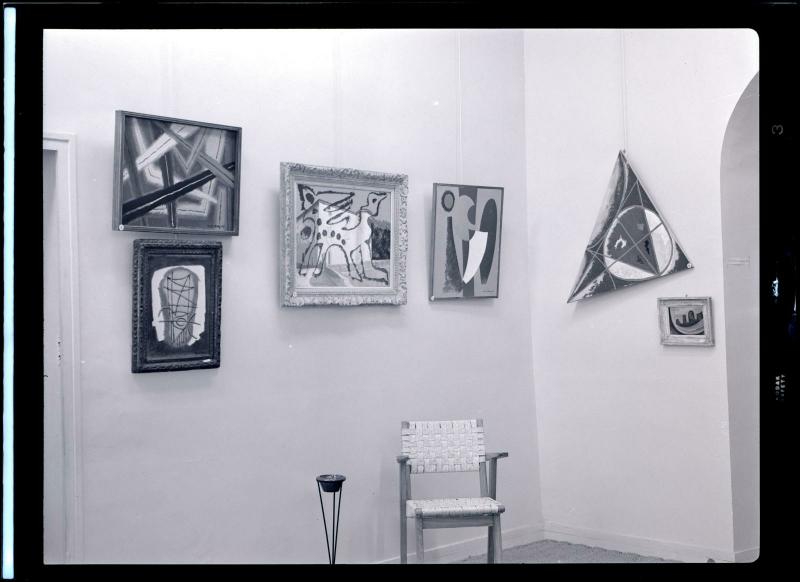 Vue de l'exposition Man Ray à la Galerie Furstenberg à Paris - Centre ...