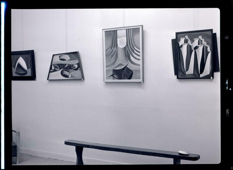 Vue de l'exposition Man Ray à la Galerie Furstenberg à Paris - Centre ...