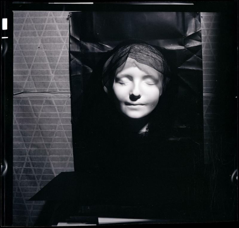 L Inconnue De La Seine Man Ray Le masque de l'inconnue de la Seine, illustration pour Aurélien de