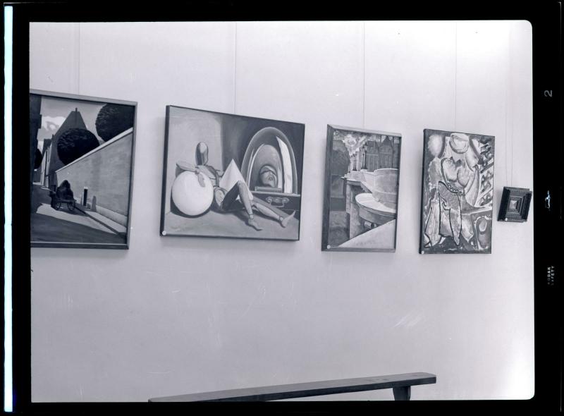 Vue de l'exposition Man Ray à la Galerie Furstenberg à Paris - Centre ...