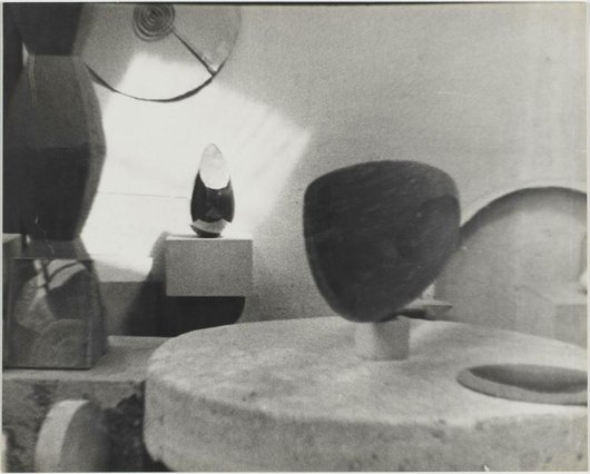 Constantin Brancusi, Vue d'atelier [vers 1930] 